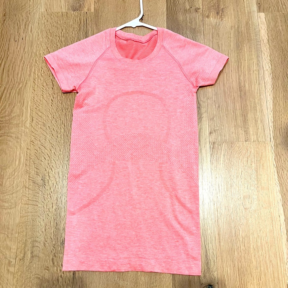 Lululemon swiftly tech short sleeve size 2 pink